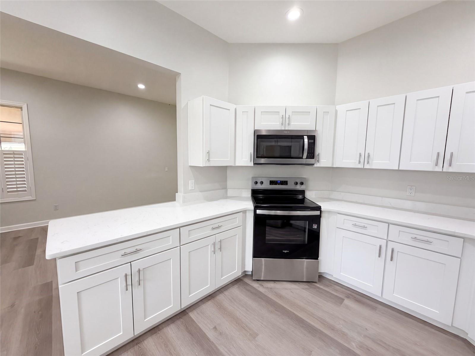 24 BAY POINTE DR — photo 11