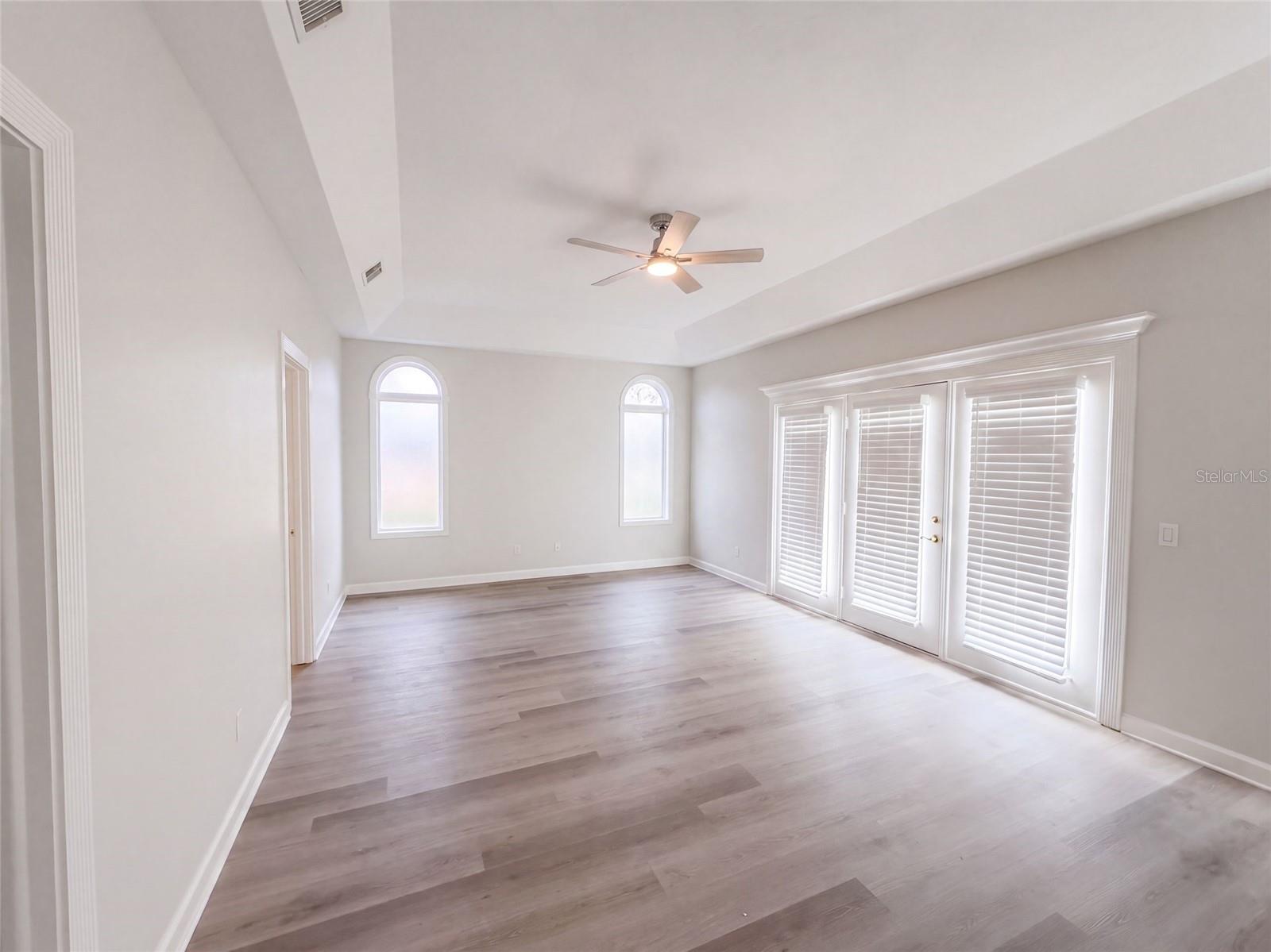 24 BAY POINTE DR — photo 8