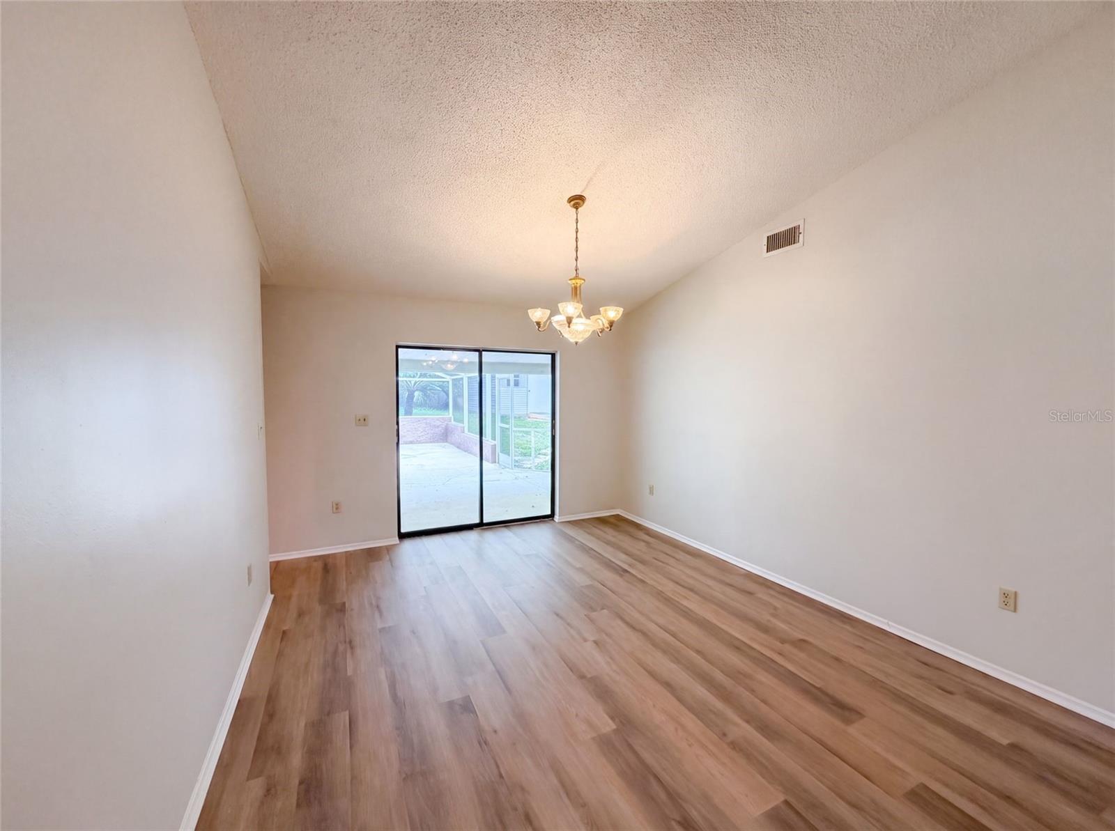 466 LELAND DR — photo 5
