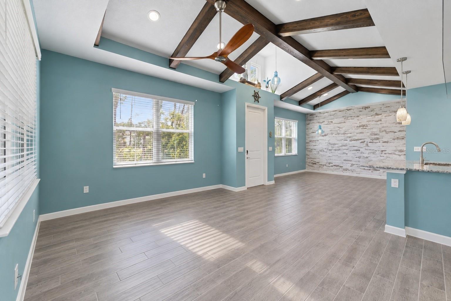 384 GYPSY PALACE LN — photo 7
