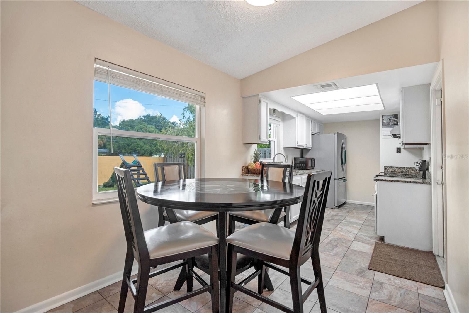 129 REEL CT — photo 9