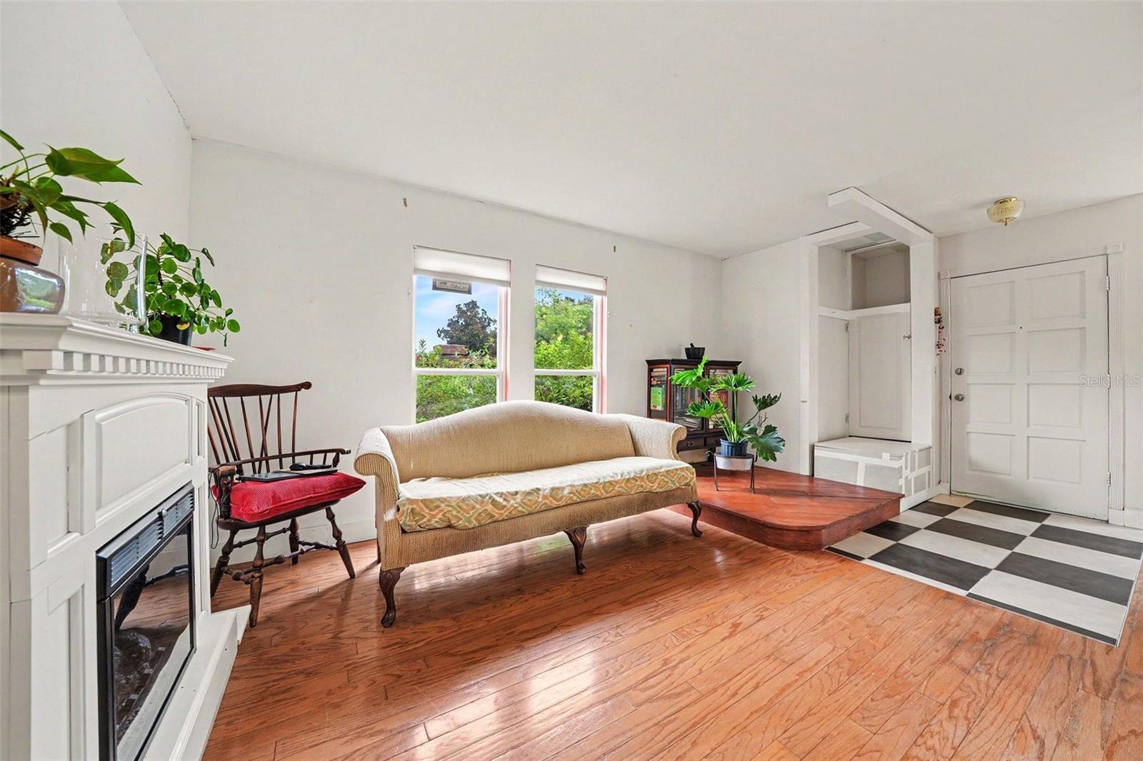 102 DORCHESTER SQ — photo 9