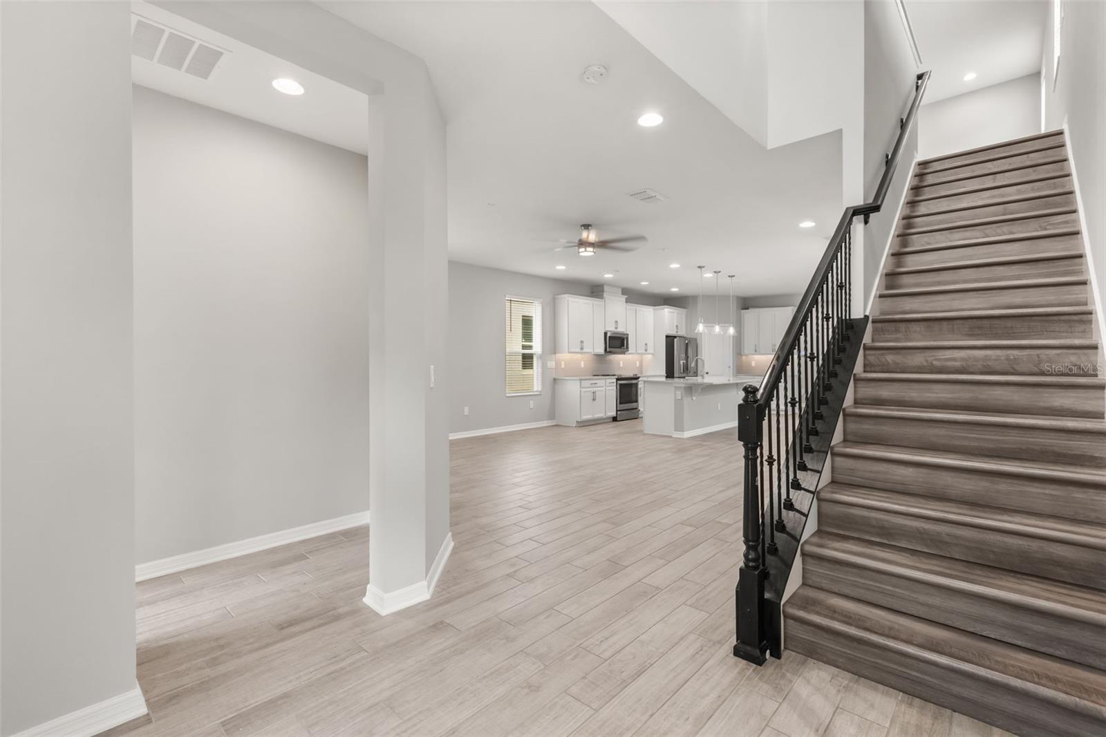 640 BAYERN LN — photo 7