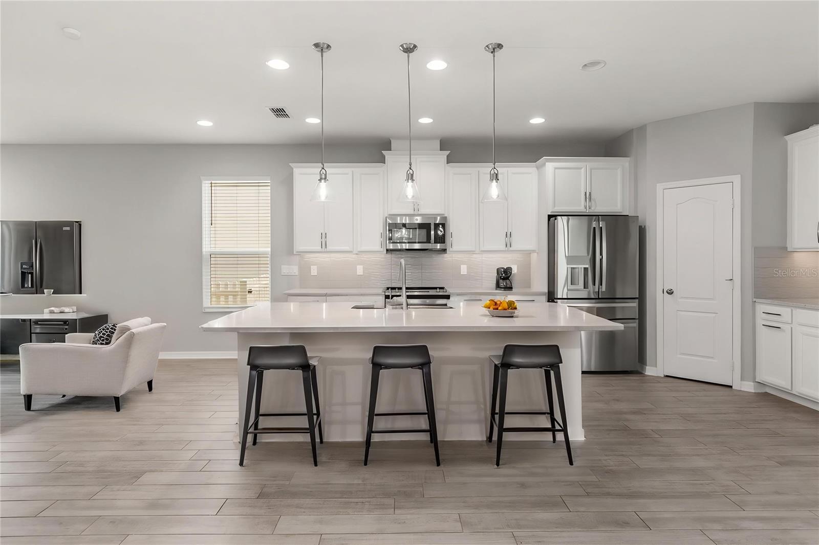 640 BAYERN LN — photo 10