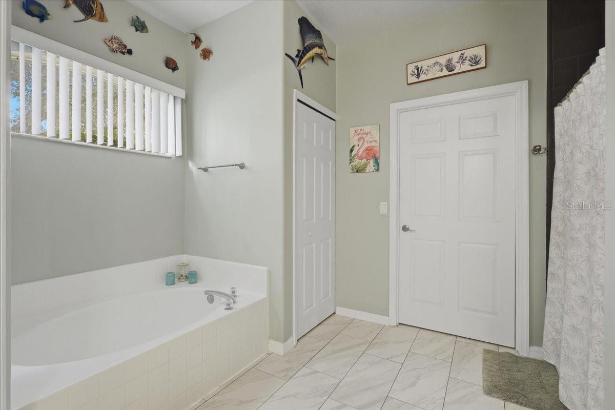 6 BIRDSEYE PL — photo 12