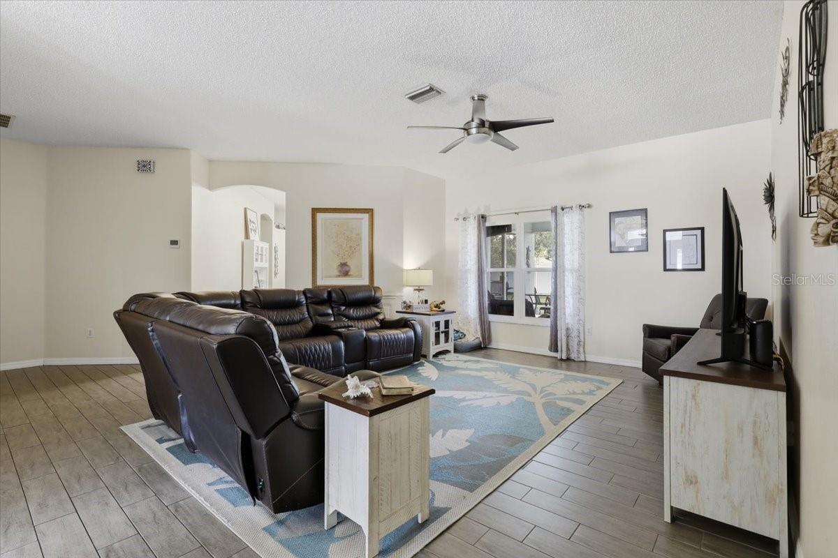 6 BIRDSEYE PL — photo 5
