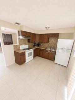 729 LOTUS LN — photo 3