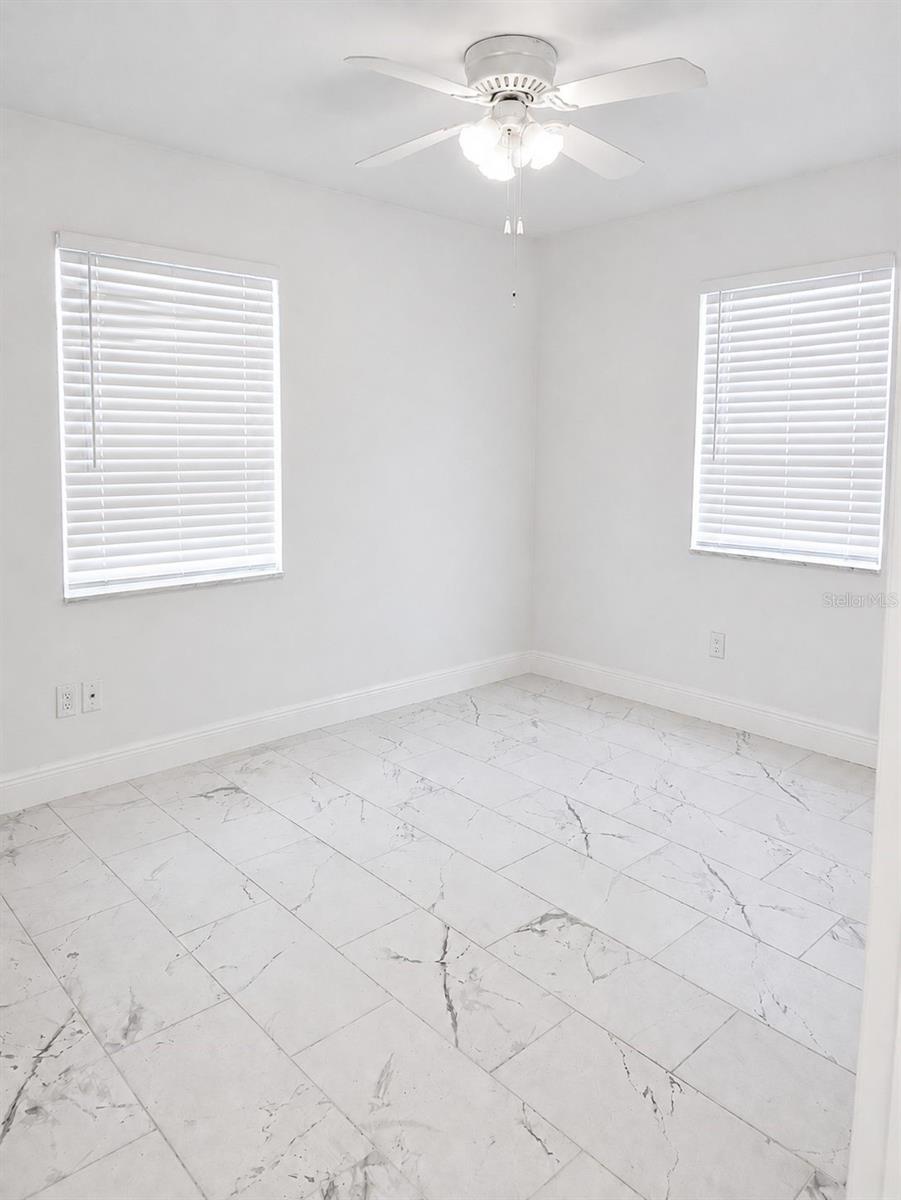 1315 E HANCOCK DR — photo 10