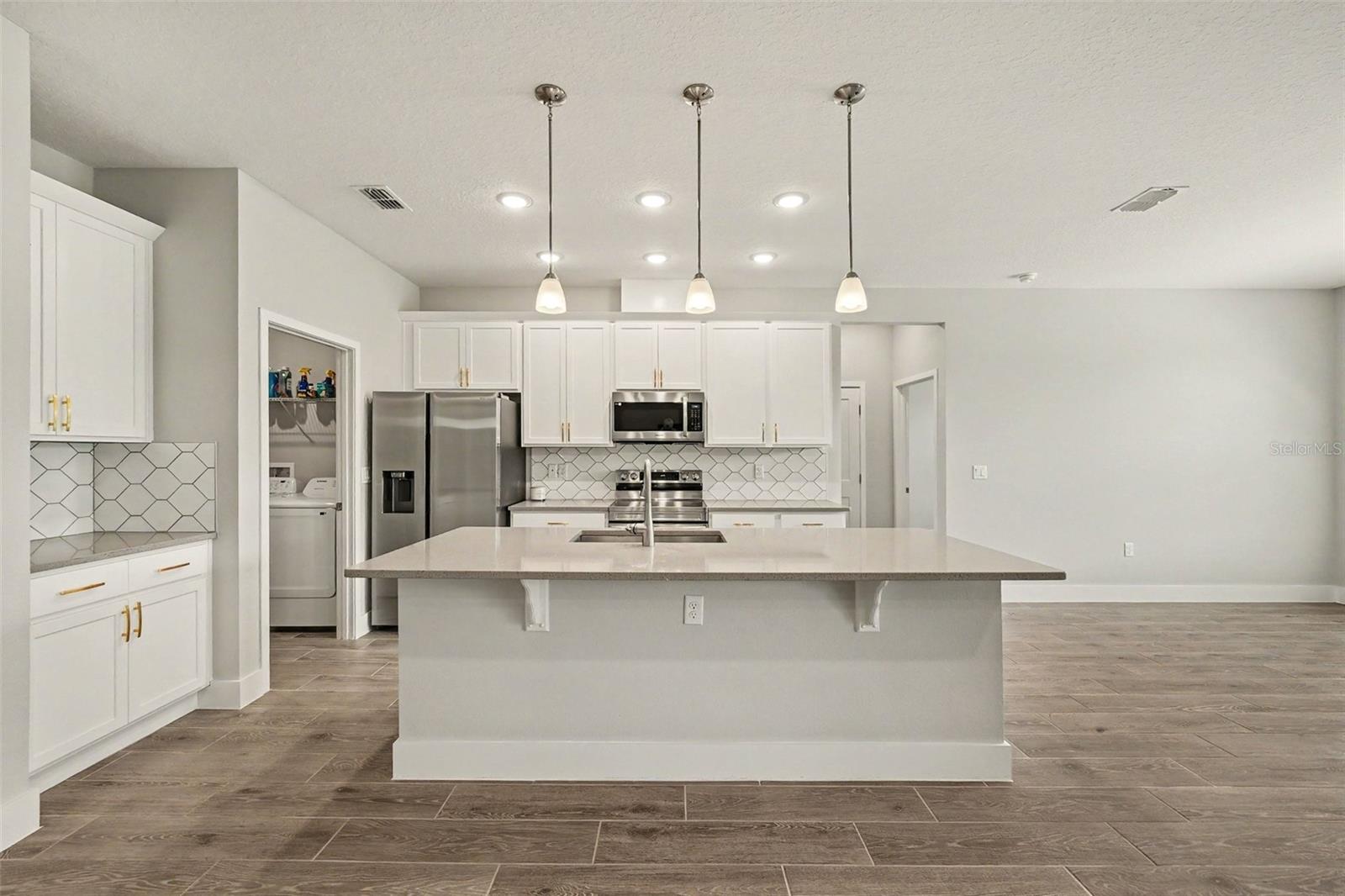 3087 SILVERMINES AVE — photo 8