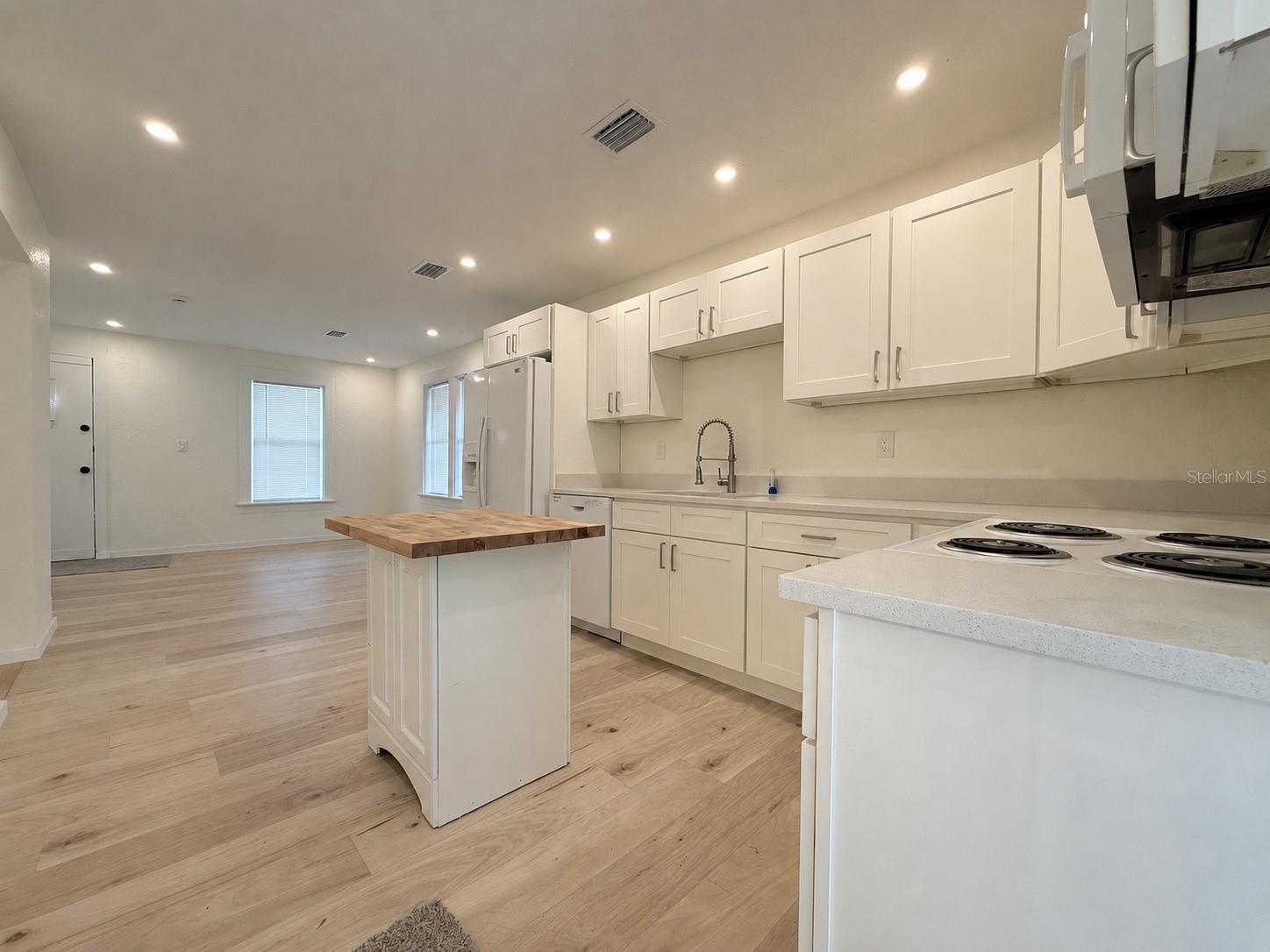 140 KINGSTON AVE — photo 8