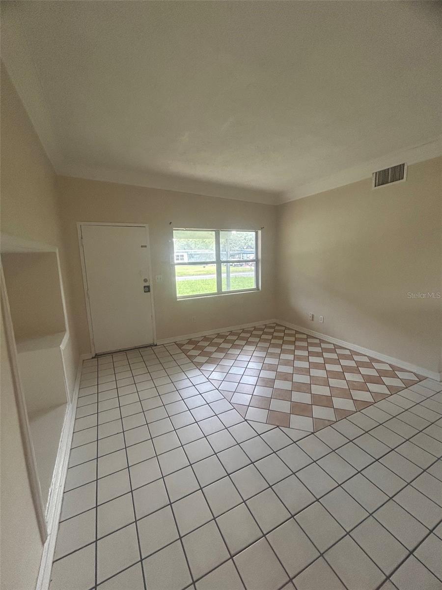 127 COUNTRY CLUB DR — photo 2
