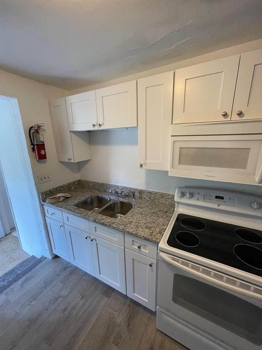 1142 BERKSHIRE RD — photo 2