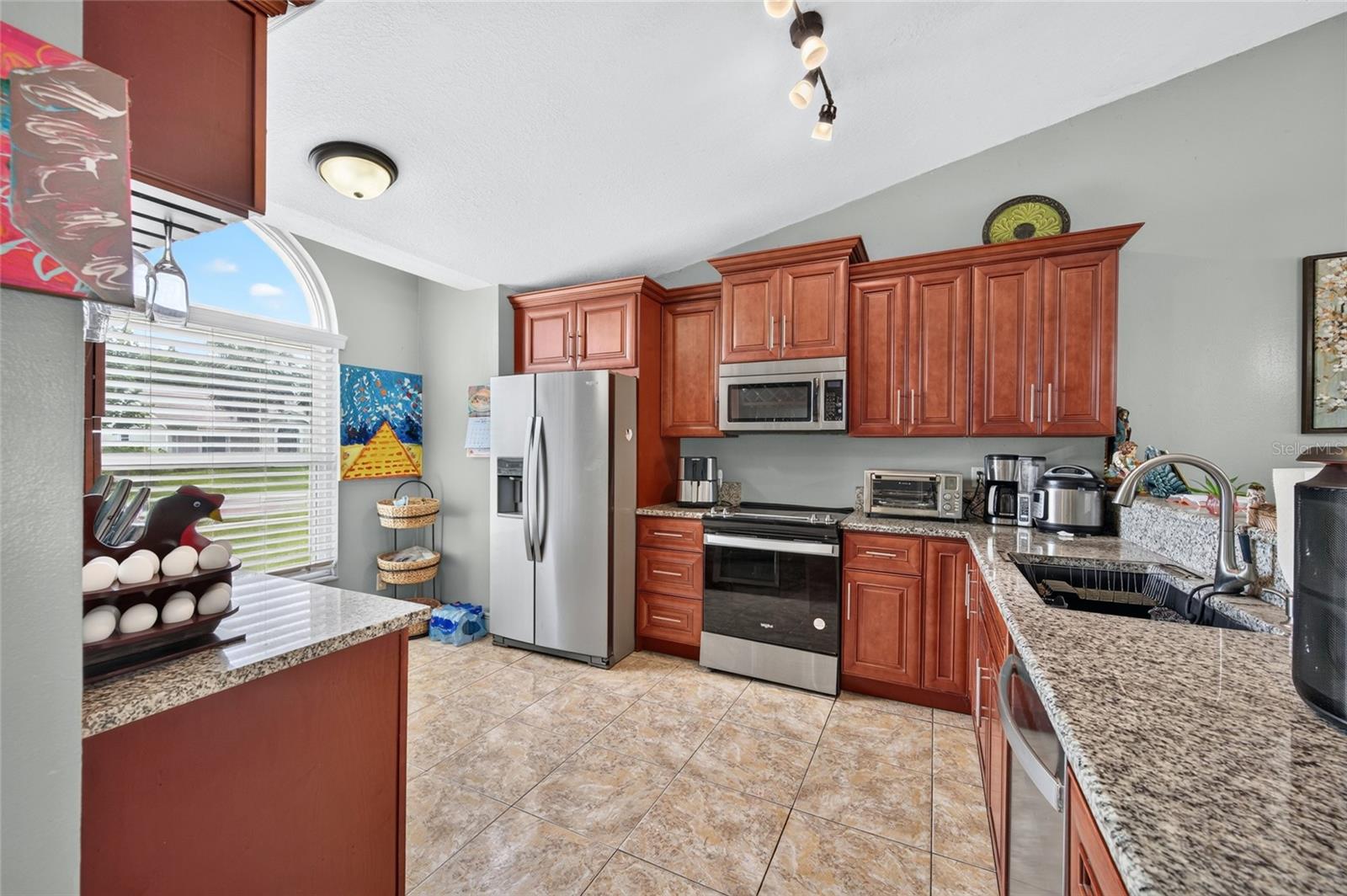 7825 SAPPHIRE LN — photo 8