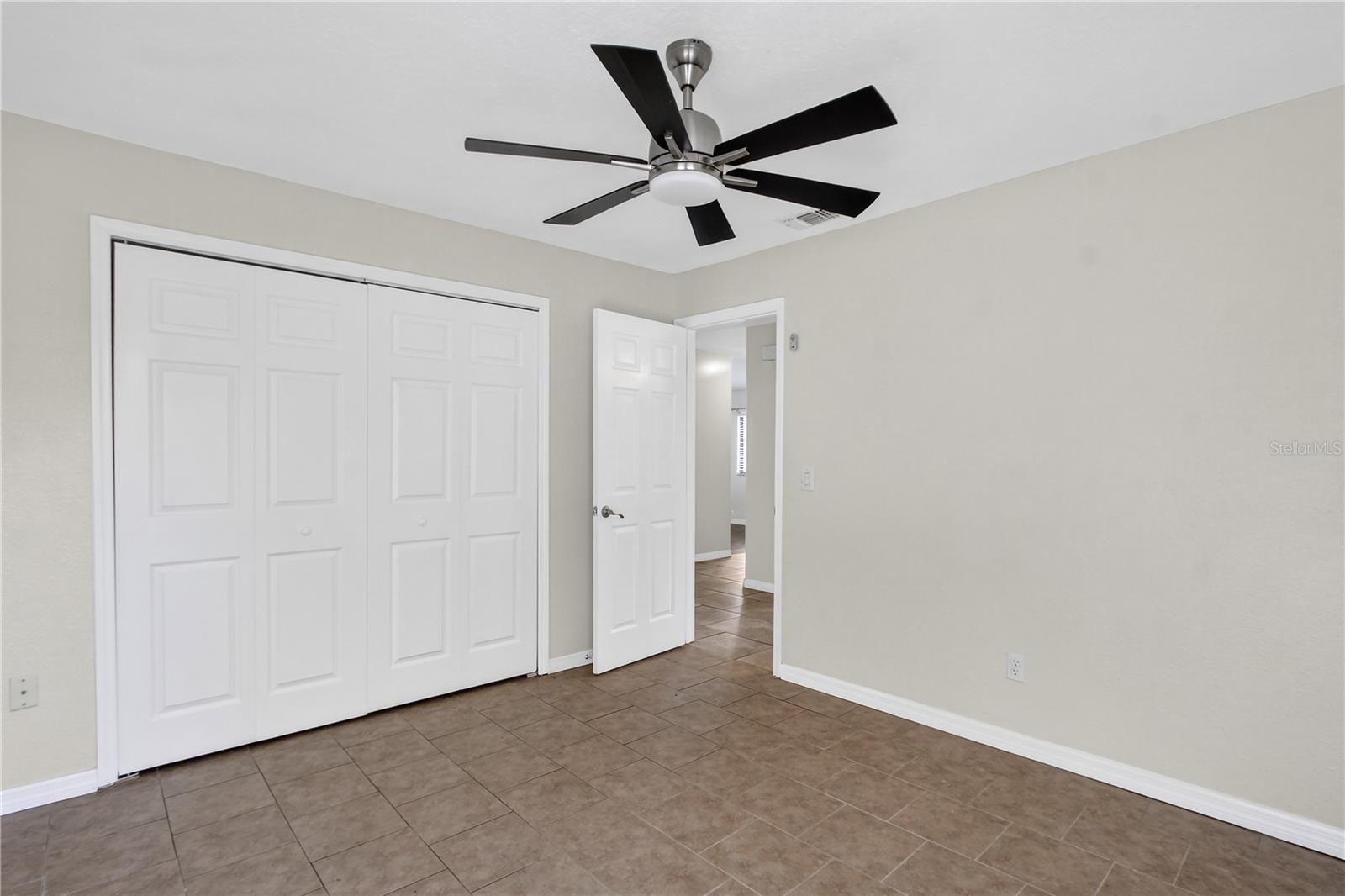300 DUBLIN DR — photo 11