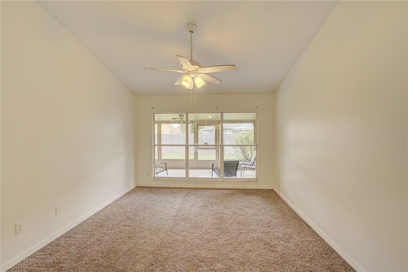 538 QUEENSBRIDGE DR — photo 11