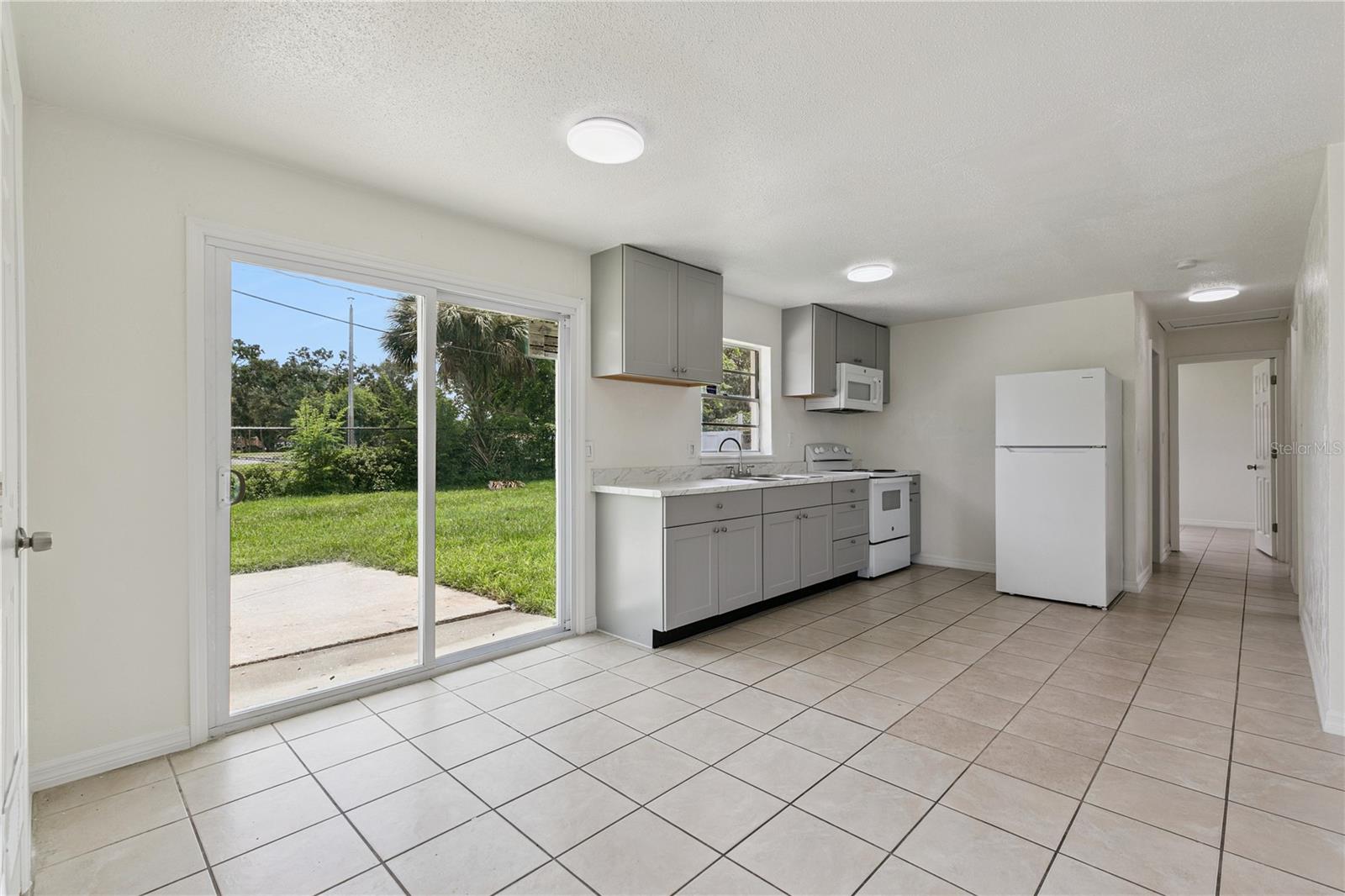 875 LOOMIS AVE — photo 8