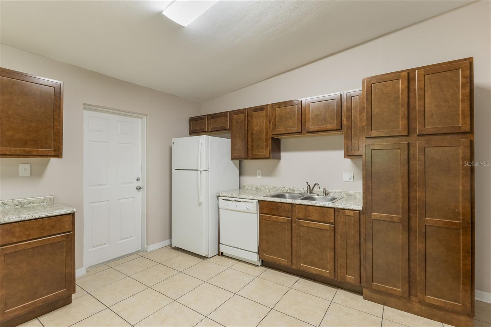 212 HOMEWOOD DR — photo 4