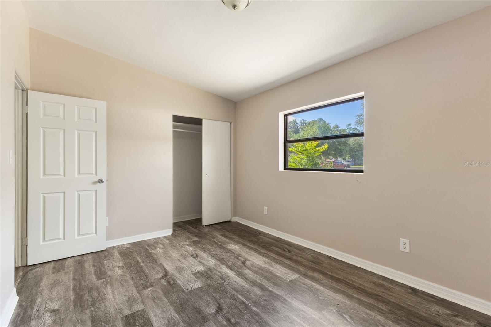 212 HOMEWOOD DR — photo 10