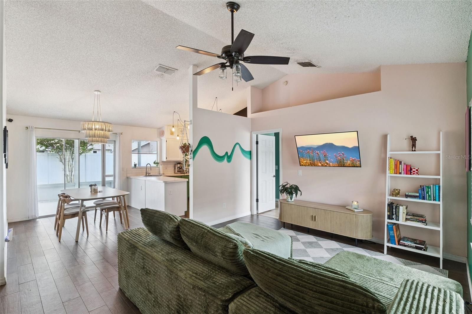 204 S BRISTOL CIR — photo 10