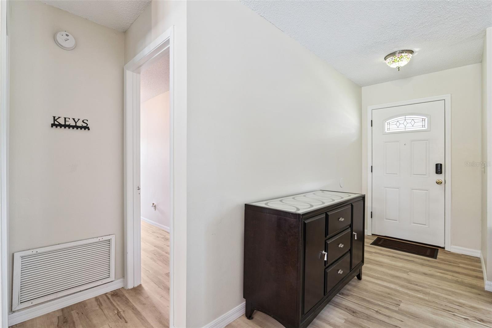 853 SYLVIA DR — photo 5
