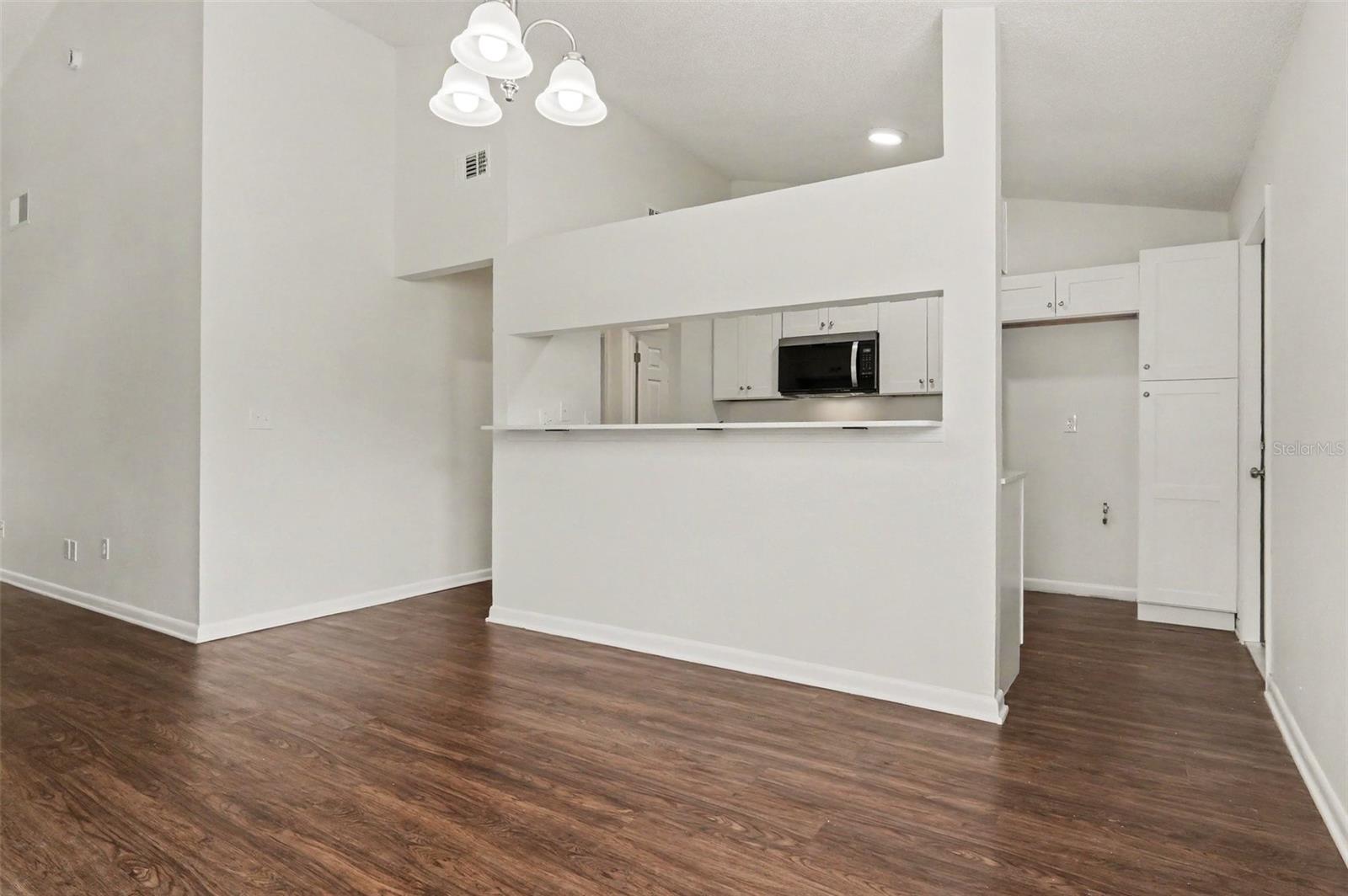 1097 COVINGTON ST — photo 5