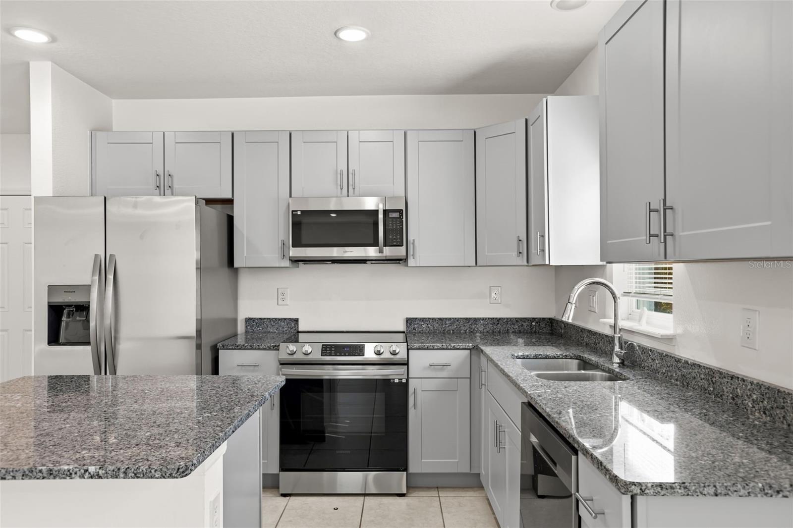 2860 SURF DR — photo 10