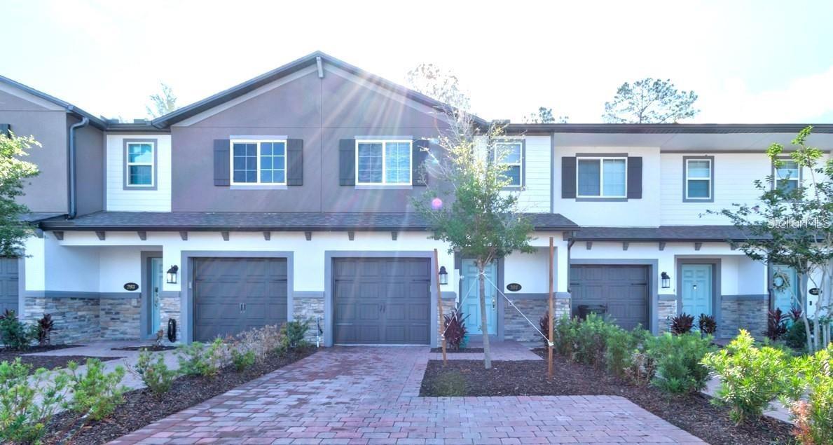 287 CAPE HONEYSUCKLE PL