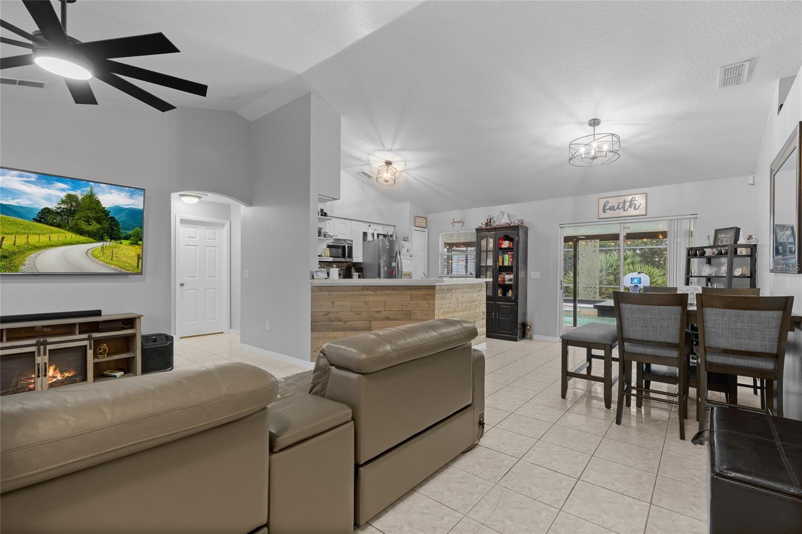 2440 AINSWORTH AVE — photo 5