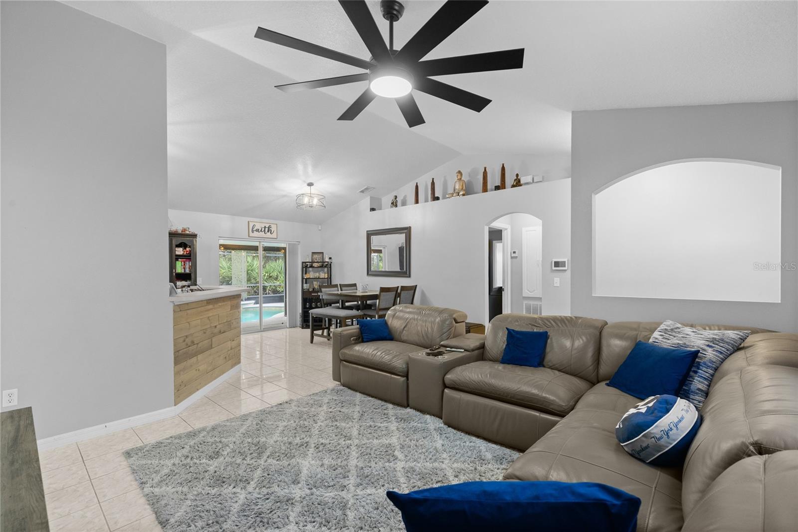 2440 AINSWORTH AVE — photo 8