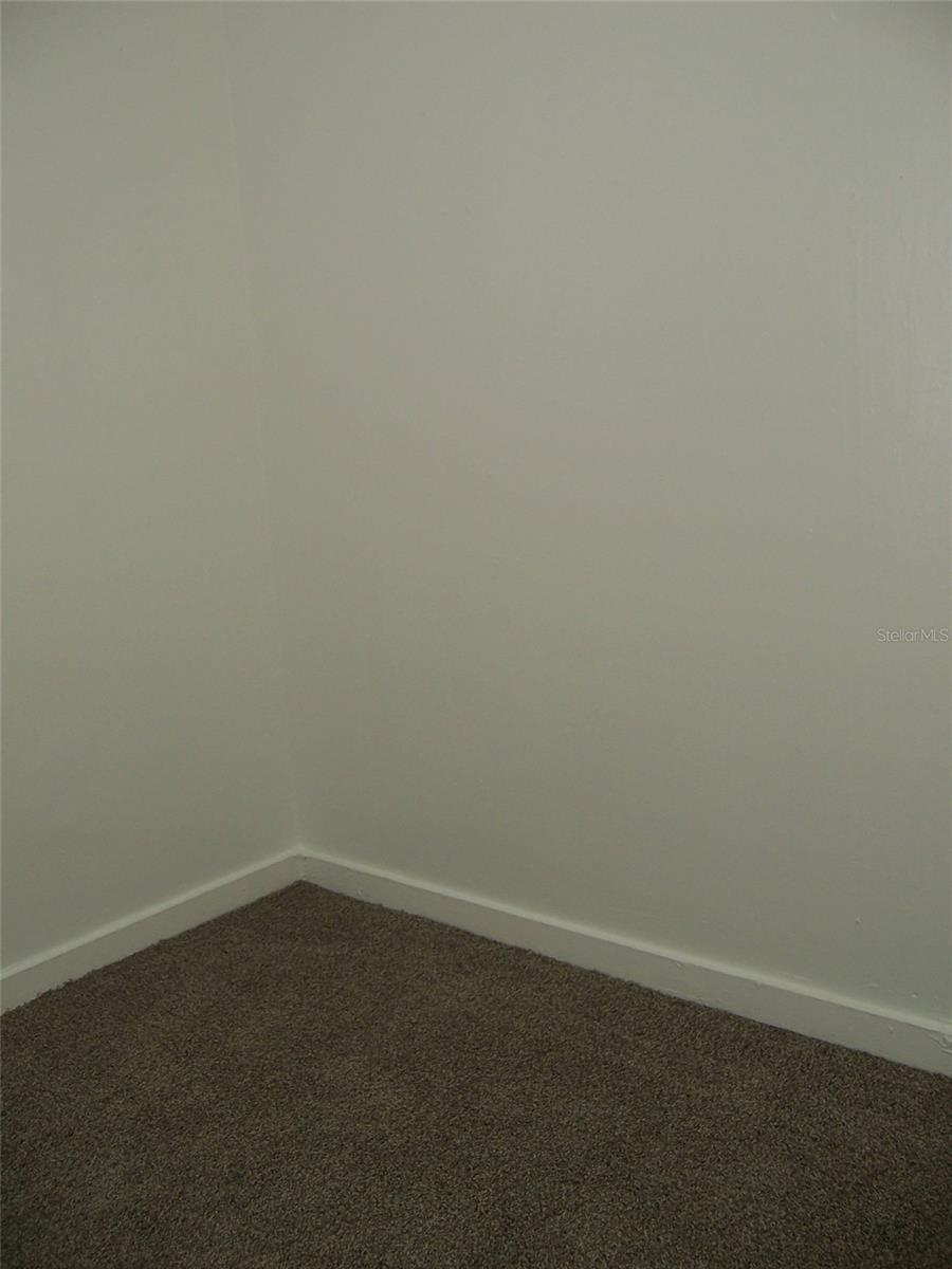 2011 CARRINGTON DR — photo 8