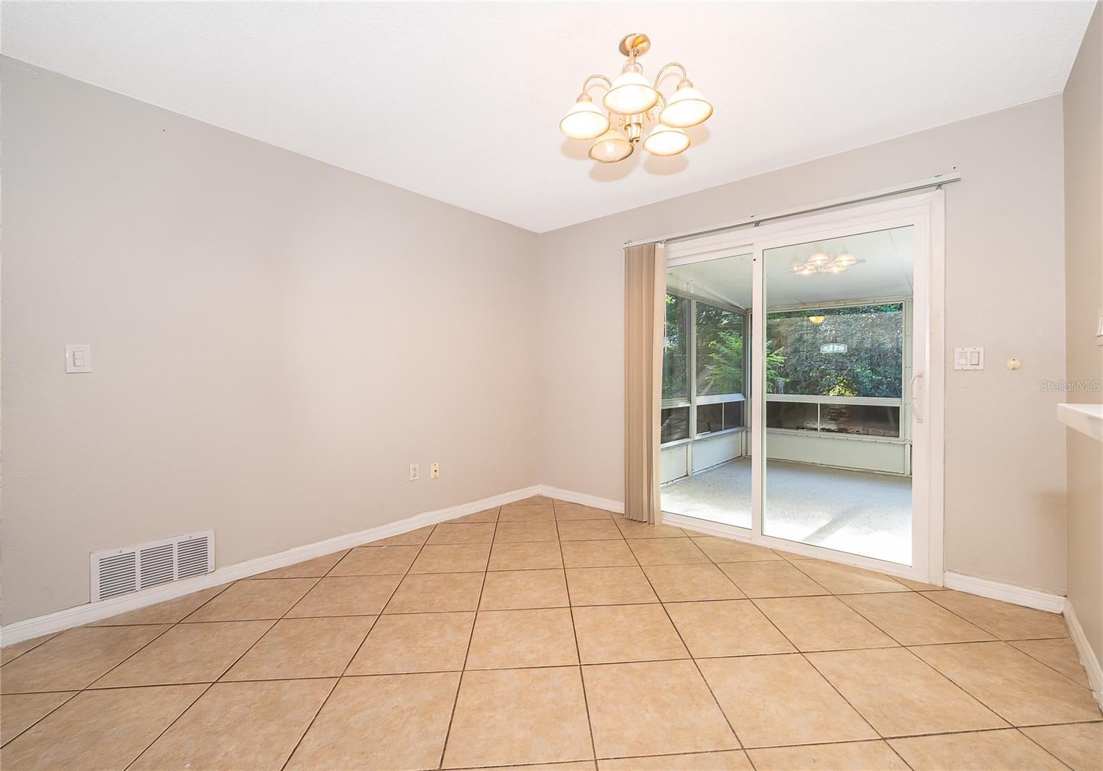 2049 N NORMANDY BLVD — photo 12