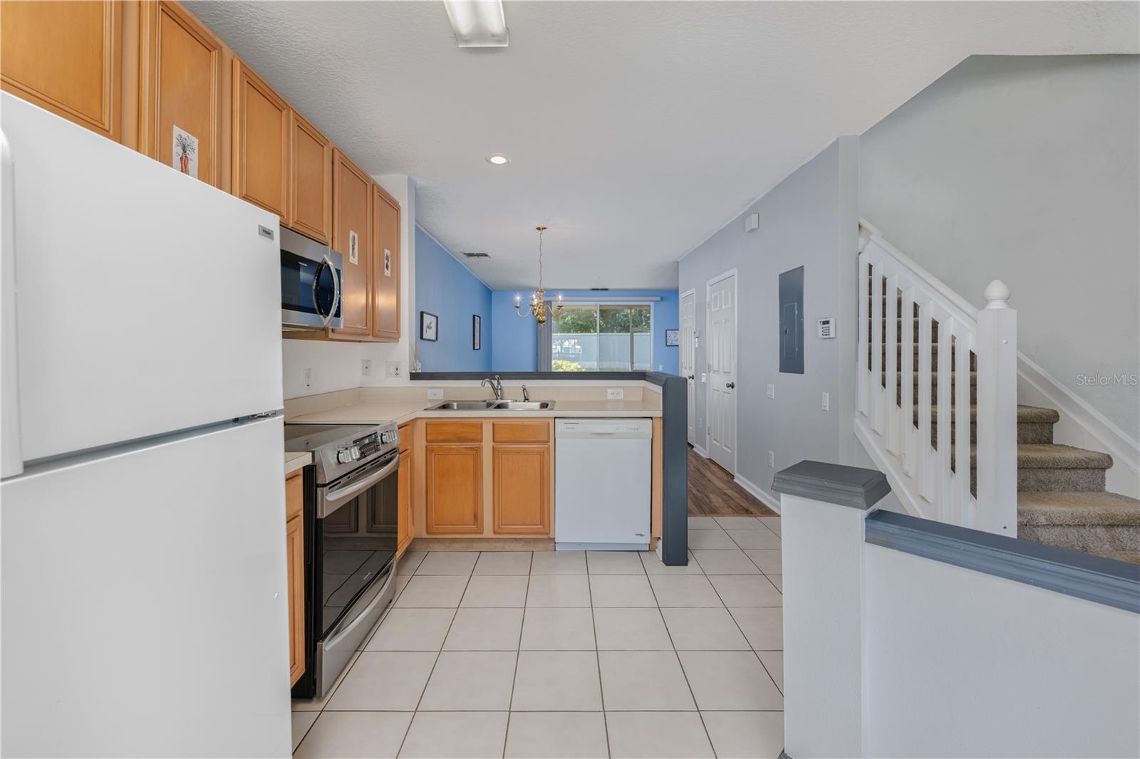 923 VINELAND PL — photo 4