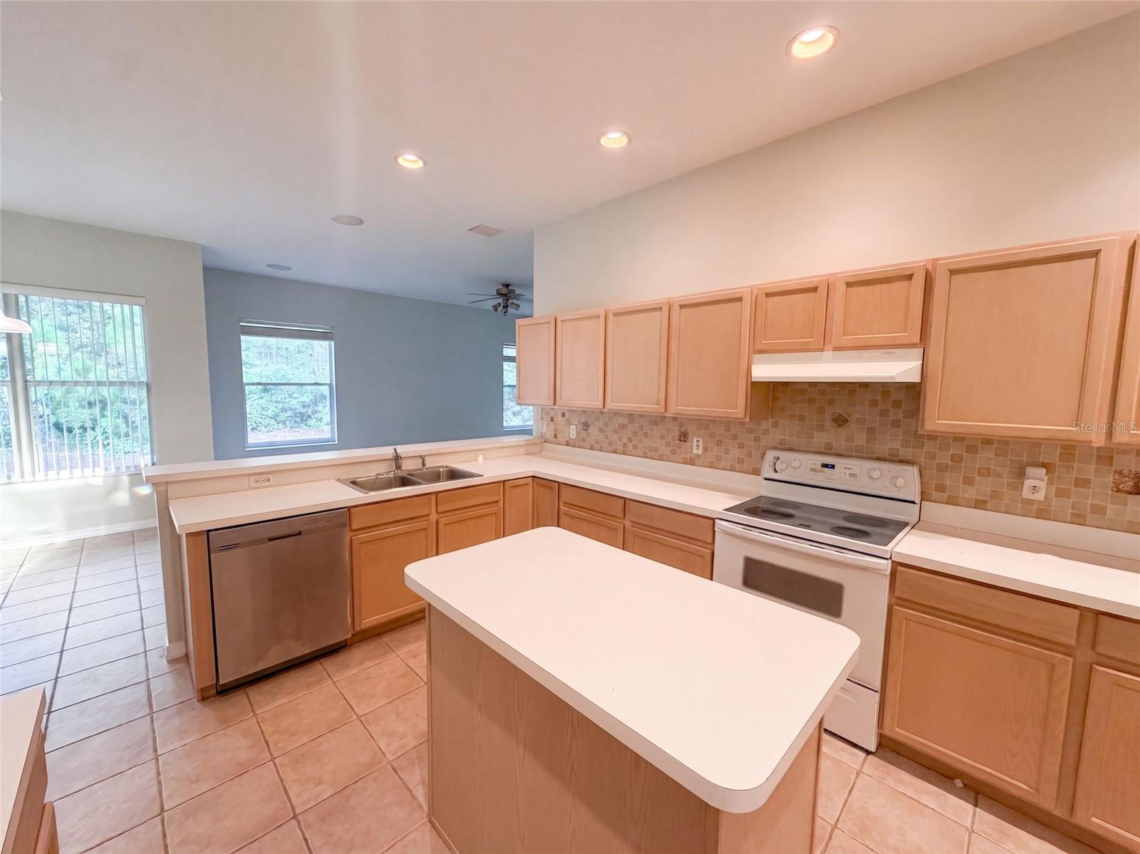 27 RUSSMAN LN — photo 2
