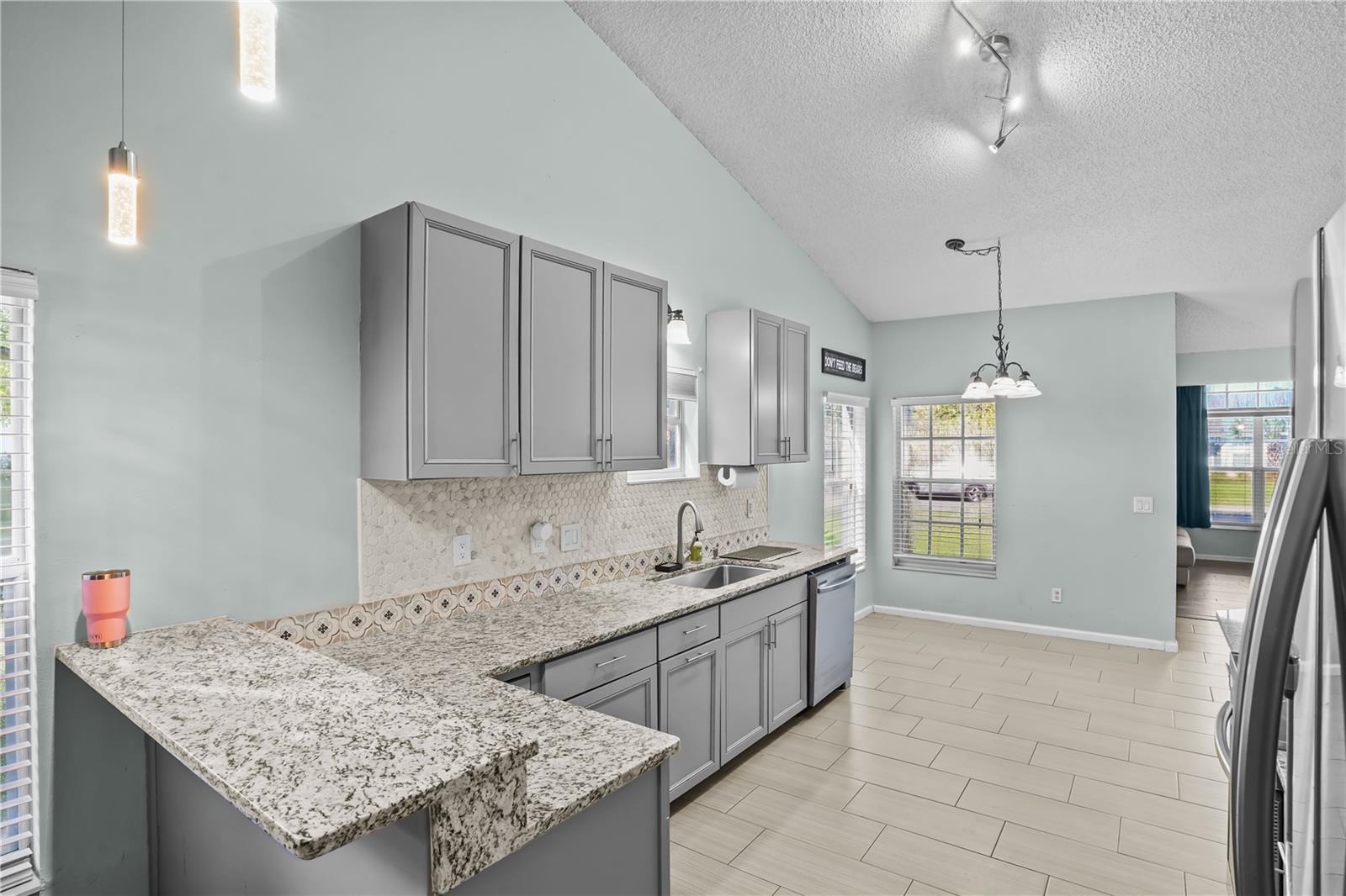 100 KELLY CIR — photo 11