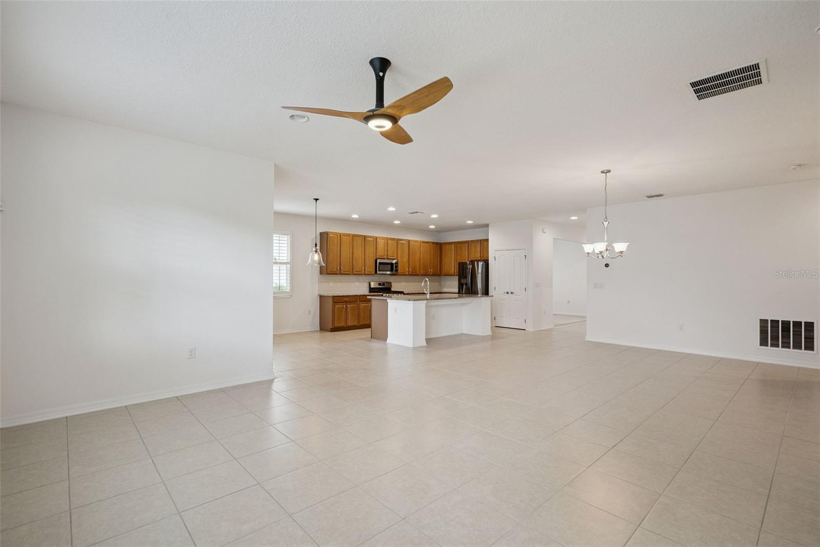 211 LUGANO WAY — photo 9