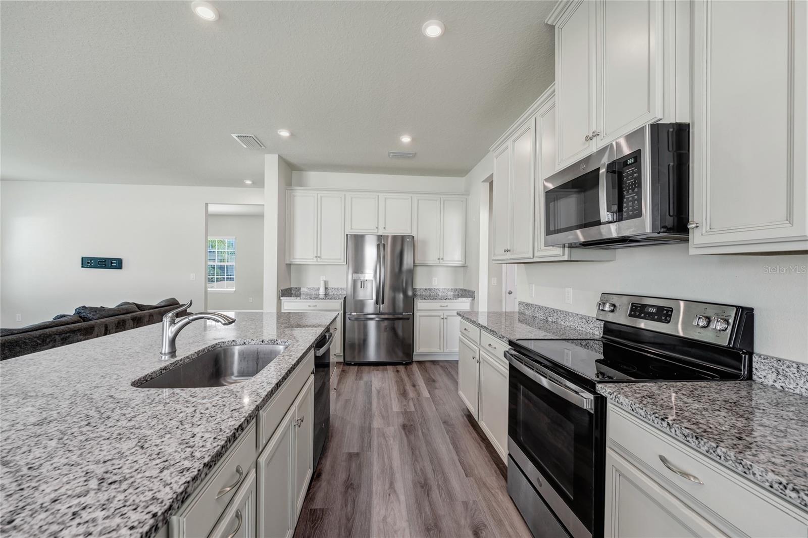 2119 TUDOR ROSE DR — photo 9