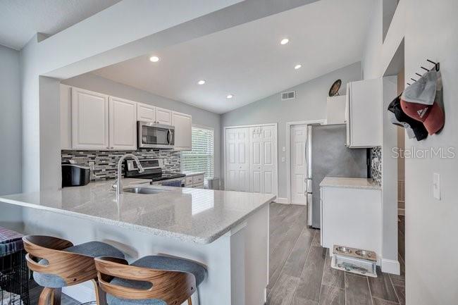 650 REGINA LN — photo 12