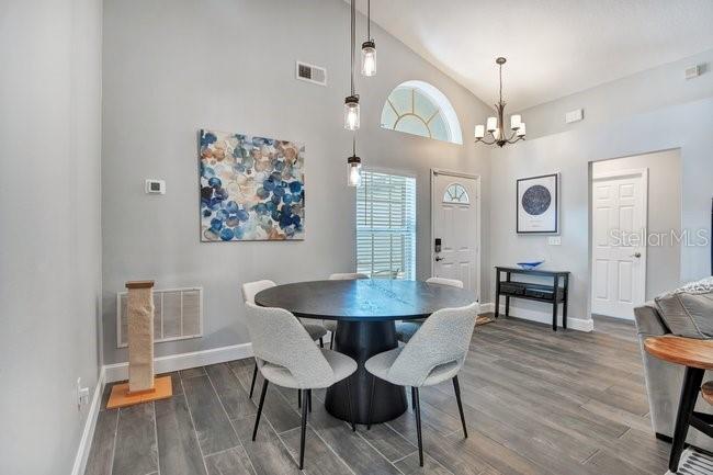 650 REGINA LN — photo 7
