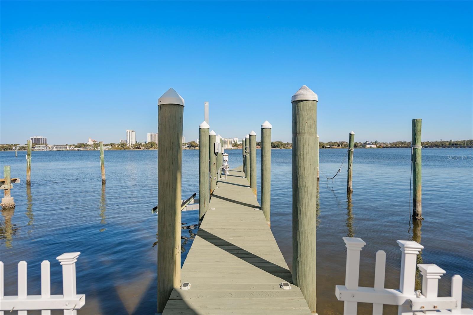 241 LEXINGTON DR — photo 4