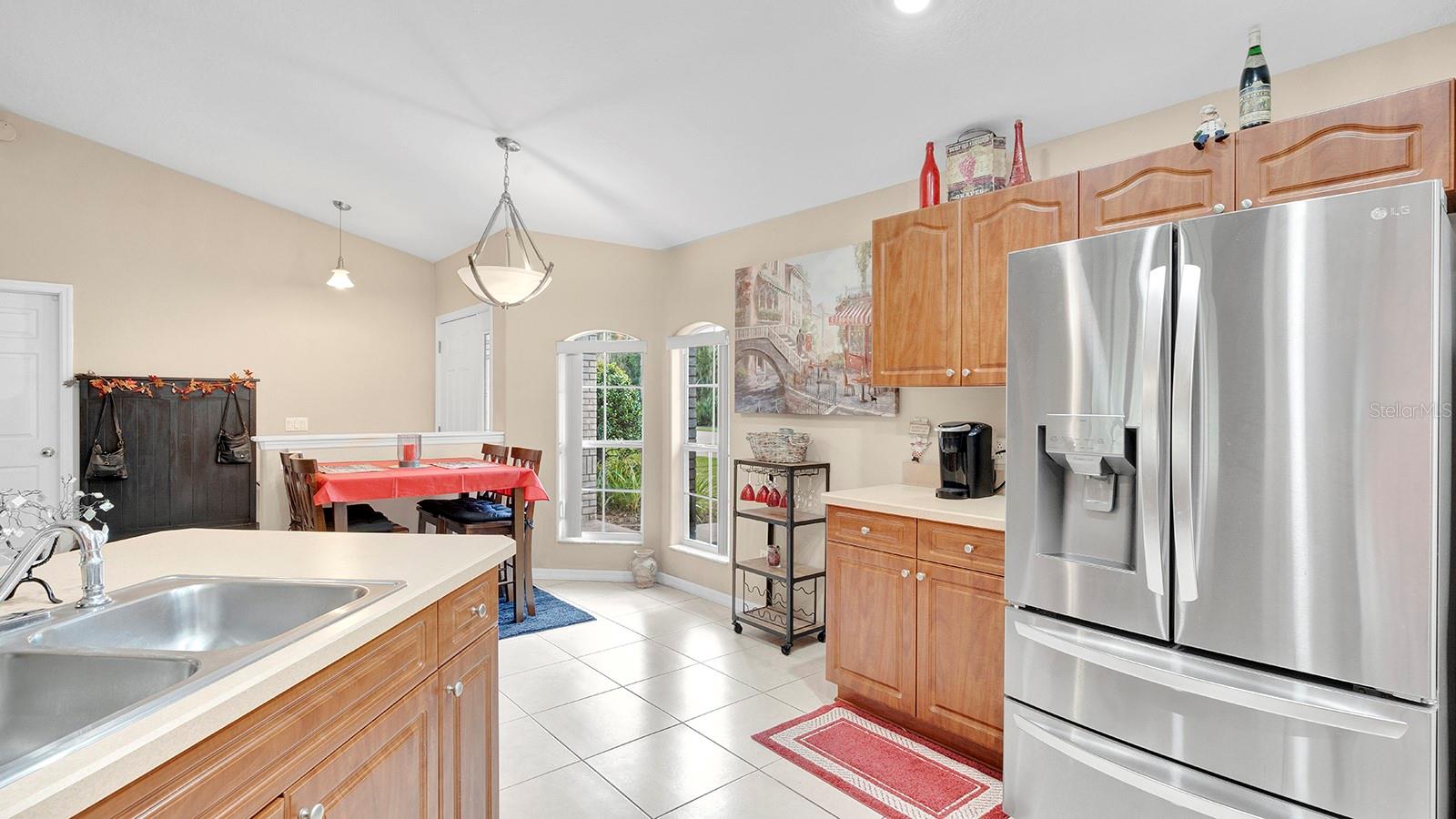 252 DIRKSEN DR — photo 7