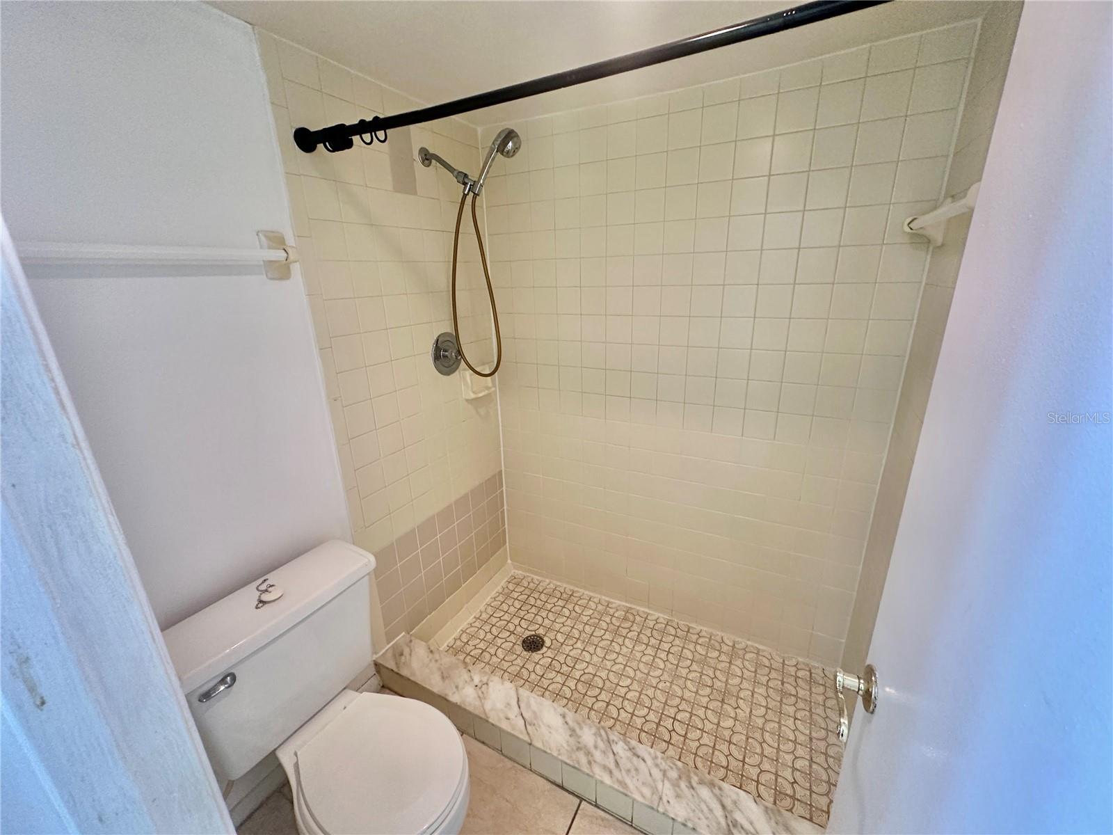 2549 S OAK AVE #B — photo 12