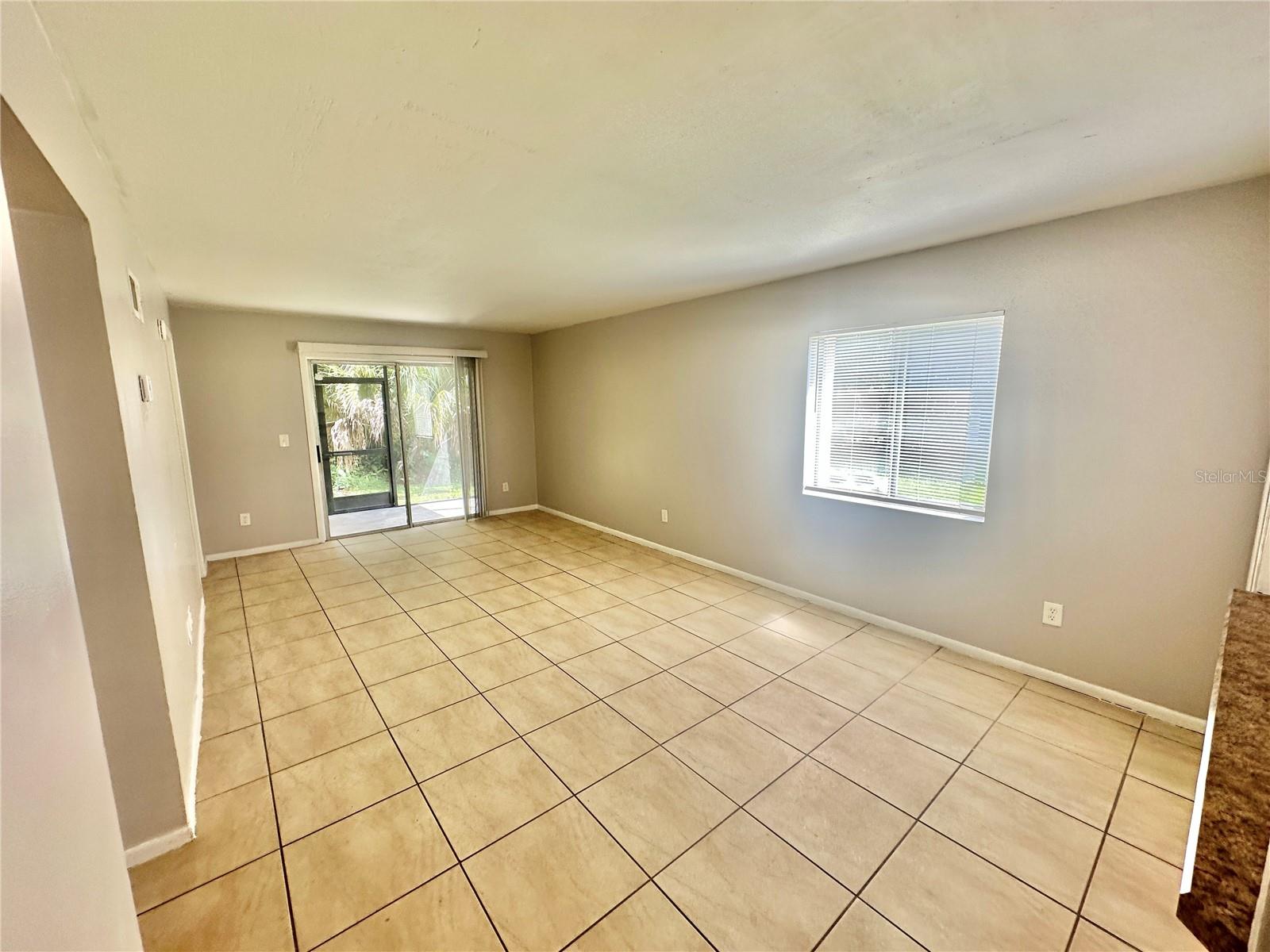 2549 S OAK AVE #B — photo 3