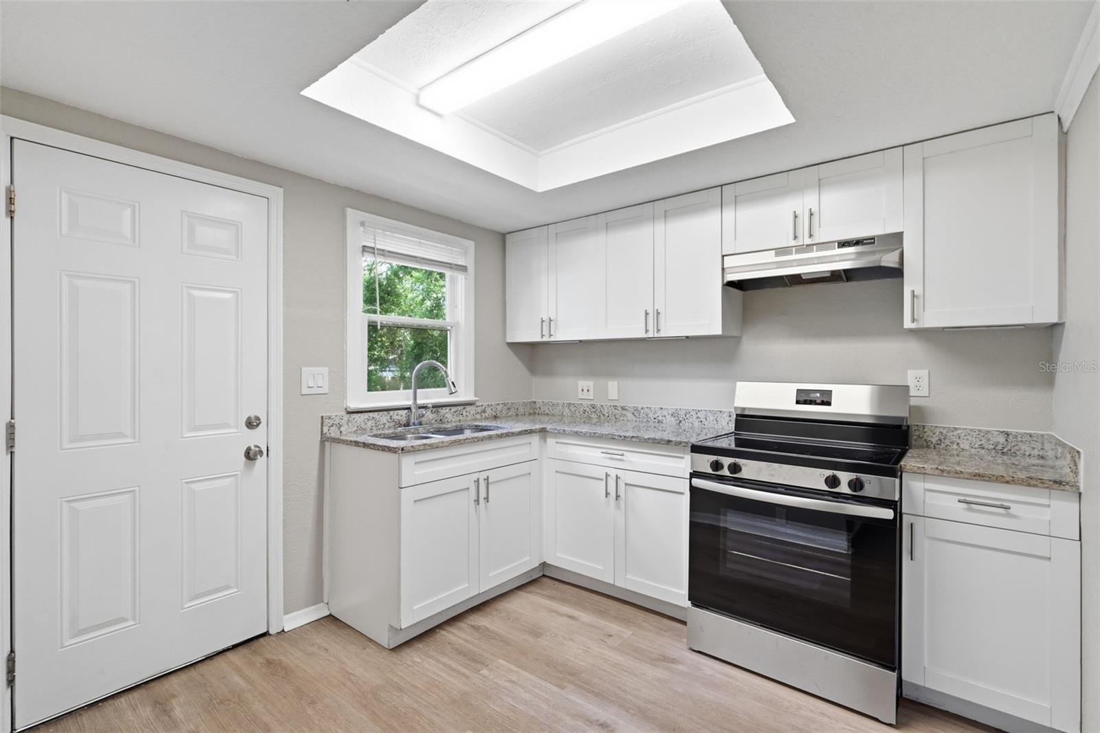 1412 E ANNIE ST — photo 12