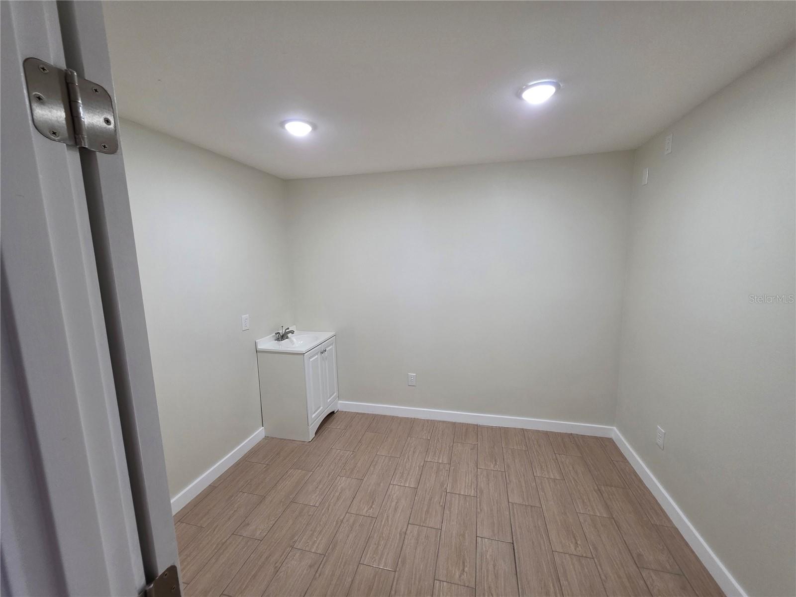 217 S OAK AVE — photo 11