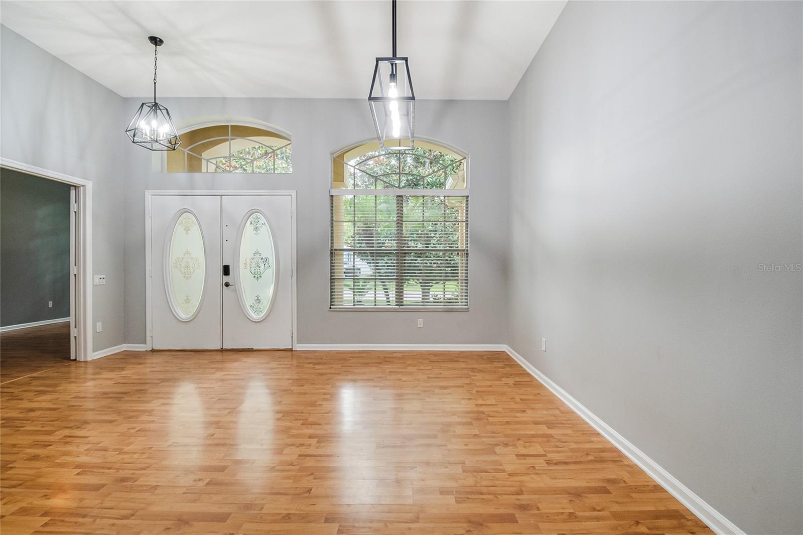 116 OAK GROVE CIR — photo 7