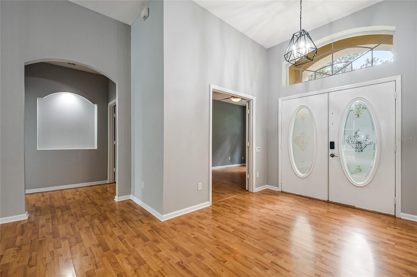 116 OAK GROVE CIR — photo 9