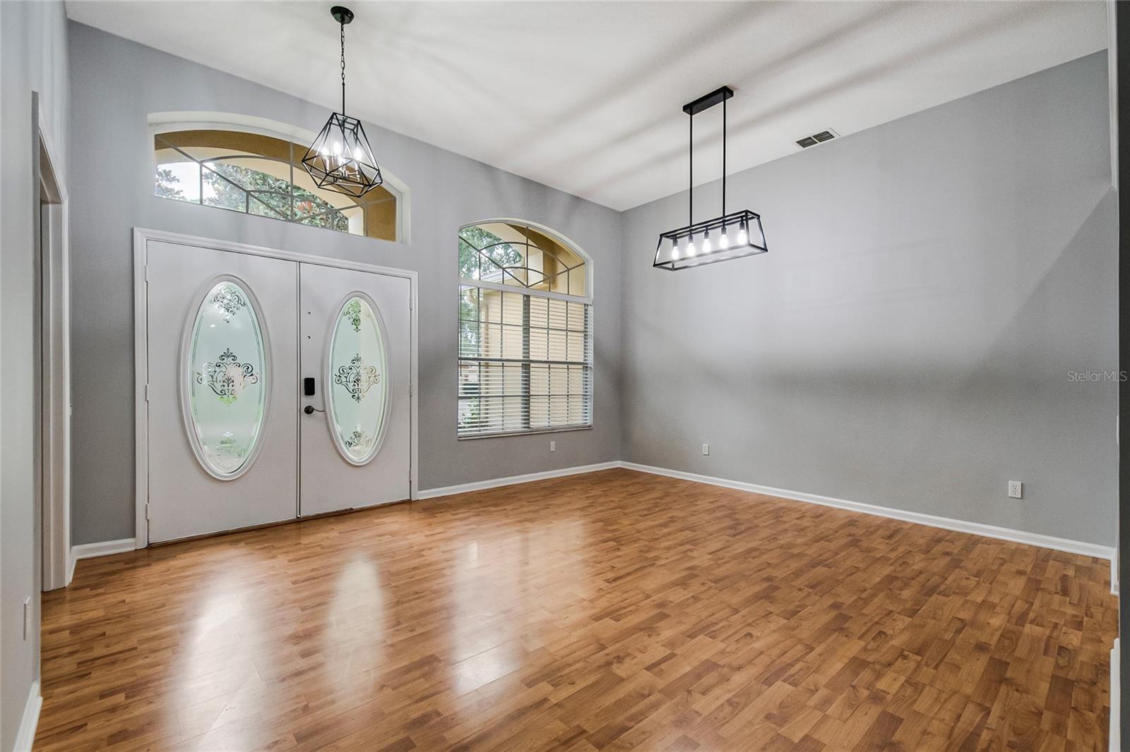 116 OAK GROVE CIR — photo 10