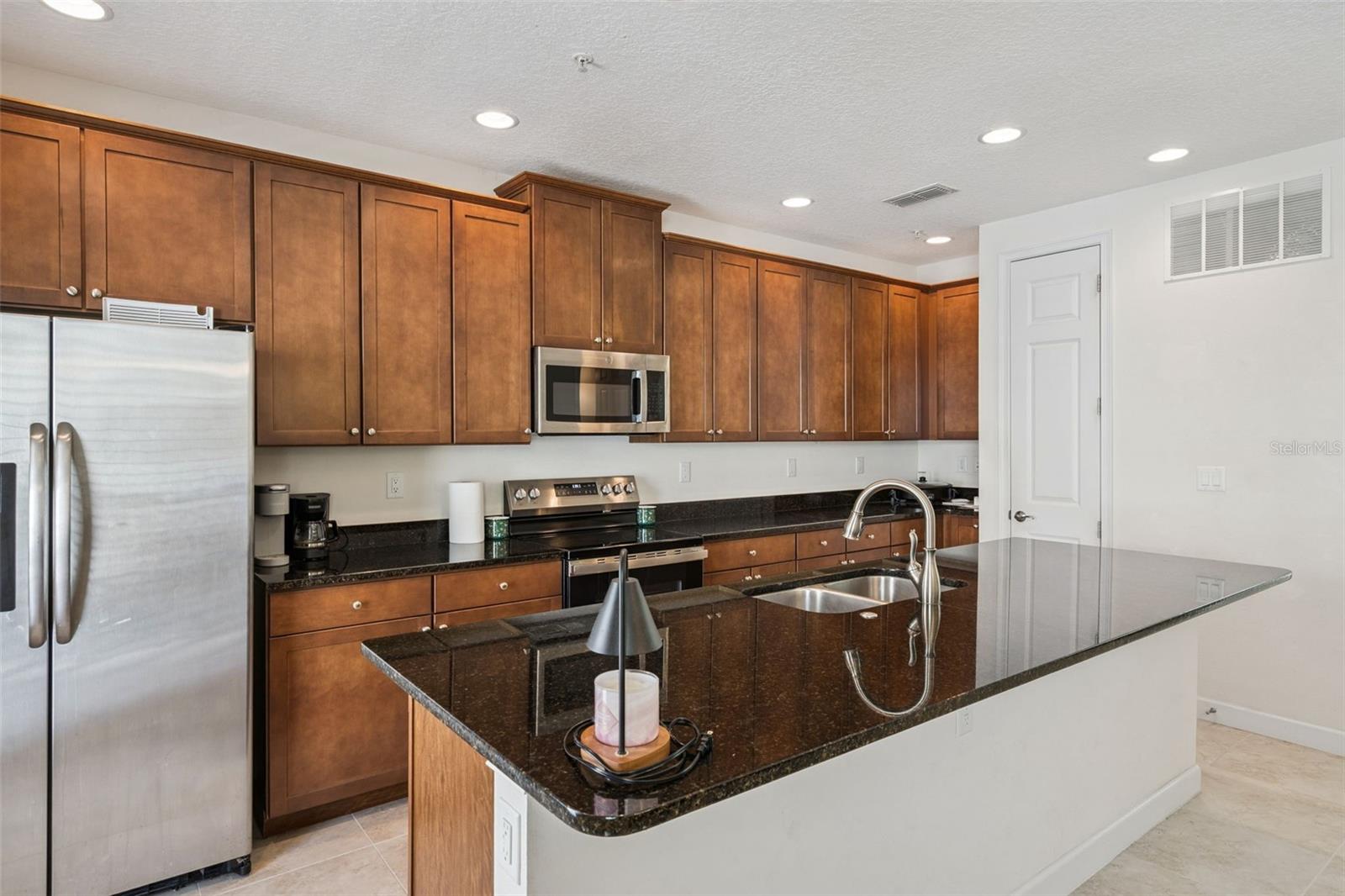 669 HANGNEST LN — photo 8