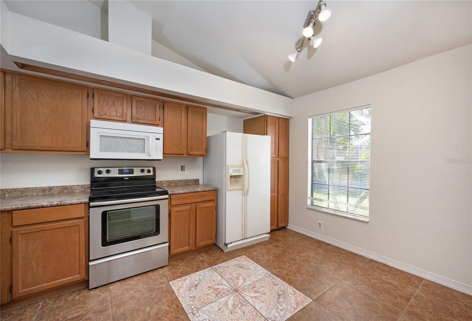 102 CANDLEWICK CT — photo 7