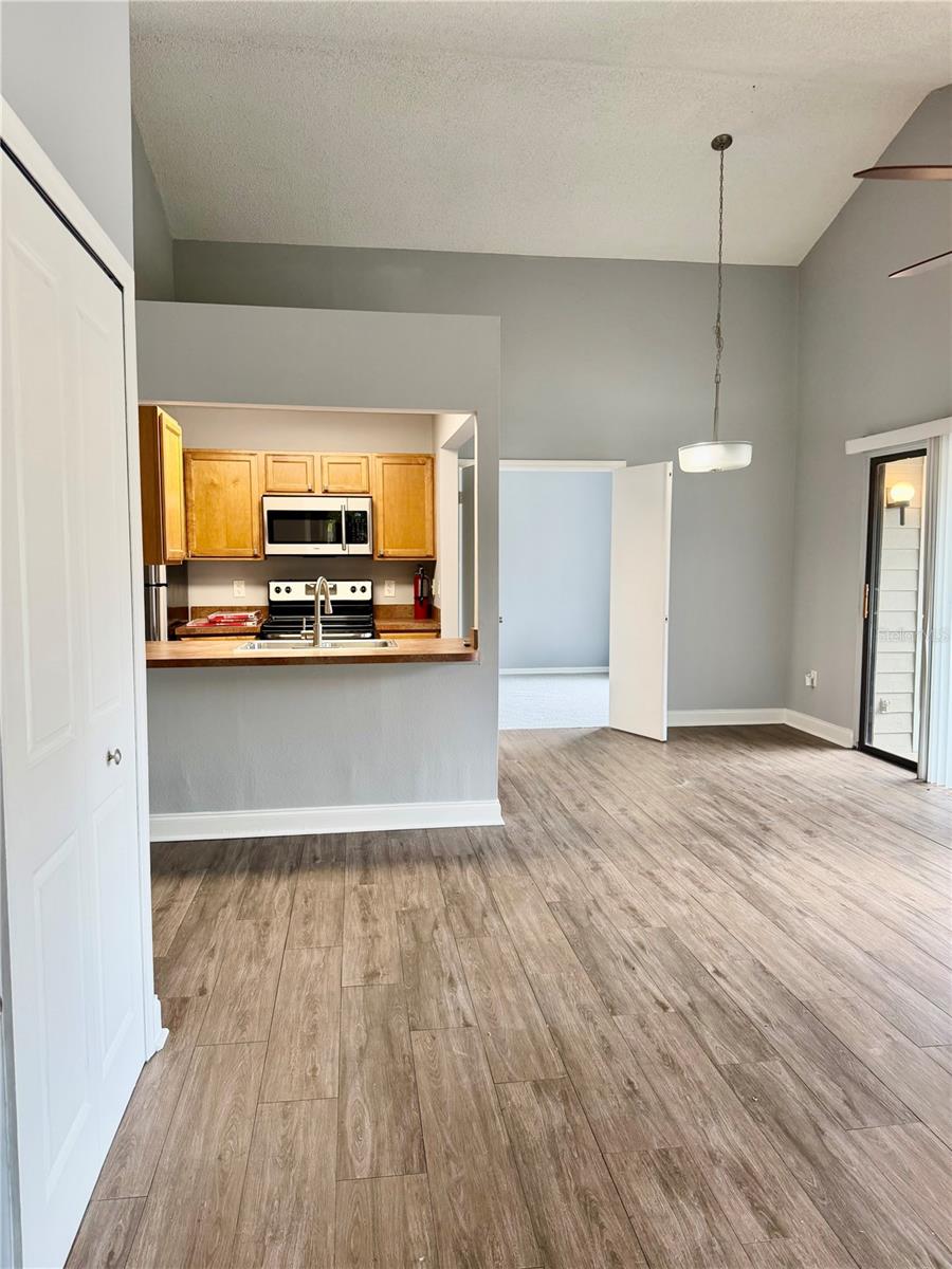 549 SUN RIDGE PL #201 — photo 6